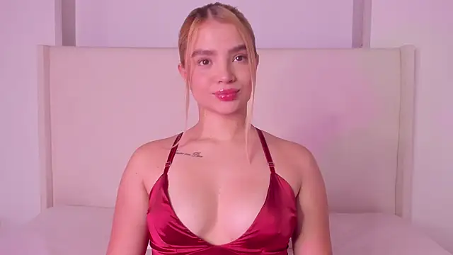 Snapshot of Sofi_glow chatting on 05-21-26, 09:22 Sofi glow online show from 05-21-26, 09:22