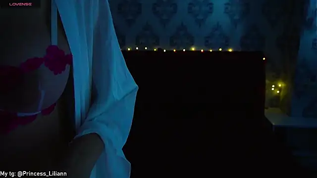 Snapshot of LilyannRosse chatting on 03-01-26, 07:21 LilyannRosse online show from 03-01-26, 07:21