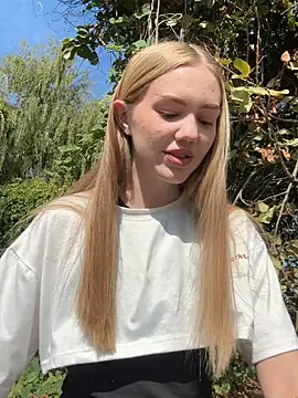 MilaMoone online show from 09-25-25, 10:30