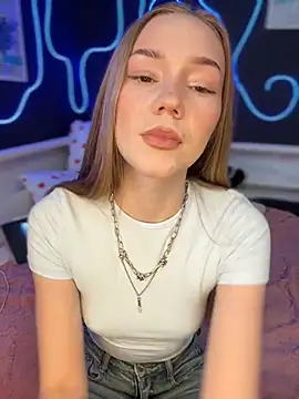 Snapshot of MilaMoone chatting on 04-20-26, 11:13 MilaMoone online show from 04-20-26, 11:13