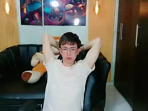 Dominic Carmine online show from 10-16-25, 07:37