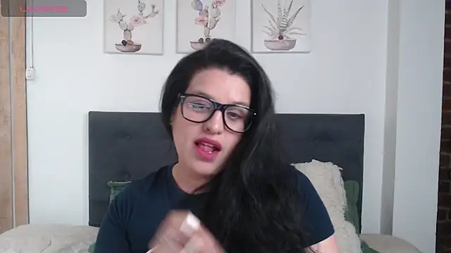 Snapshot of Andrea_secret_ chatting on 02-12-26, 04:02 Andrea secret online show from 02-12-26, 04:02