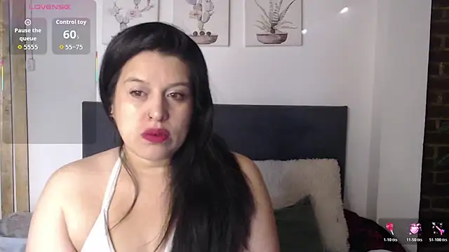 Snapshot of Andrea_secret_ chatting on 02-21-26, 12:17 Andrea secret online show from 02-21-26, 12:17