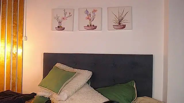 Snapshot of Andrea_secret_ chatting on 02-23-26, 10:01 Andrea secret online show from 02-23-26, 10:01