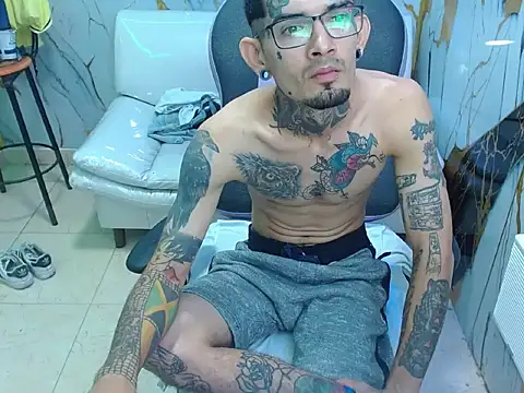 boy tatto777 online show from 05-06-26, 12:54