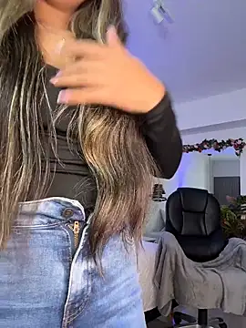 Snapshot of EMILIIA_RICHTER__ chatting on 03-06-26, 08:27 EMILIIA RICHTER online show from 03-06-26, 08:27