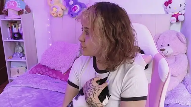 NekoWaifu online show from 05-06-26, 02:22
