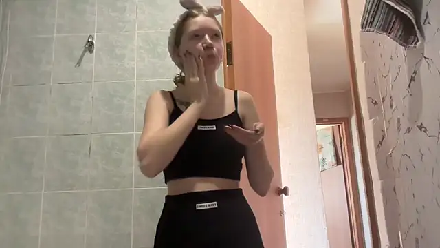 Snapshot of MargarettNewbie chatting on 09-23-25, 04:37 MargarettNewbie online show from 09-23-25, 04:37