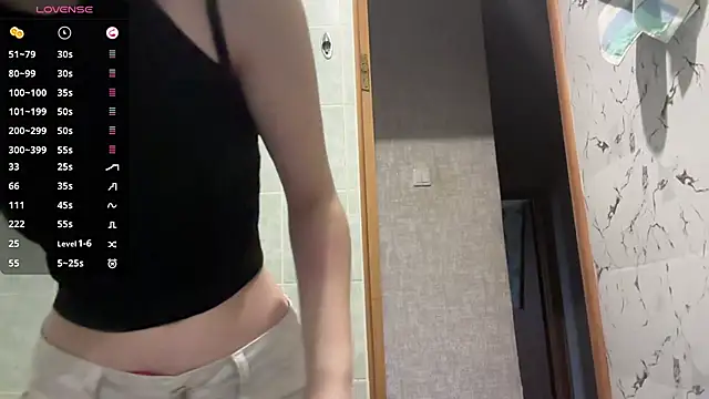 Snapshot of MargarettNewbie chatting on 10-17-25, 04:04 MargarettNewbie online show from 10-17-25, 04:04