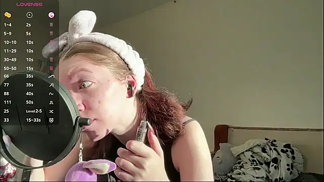 Snapshot of MargarettNewbie chatting on 10-26-25, 04:29 MargarettNewbie online show from 10-26-25, 04:29