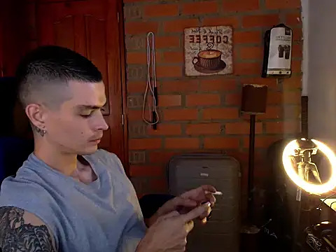 Travis R online show from 09-19-25, 07:47