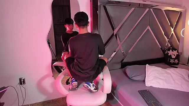 Snapshot of Peter_chase chatting on 09-20-25, 06:31 Peter chase online show from 09-20-25, 06:31