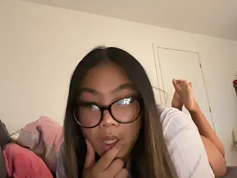 Snapshot of MissCherryyxox chatting on 09-17-25, 10:17 MissCherryyxox online show from 09-17-25, 10:17