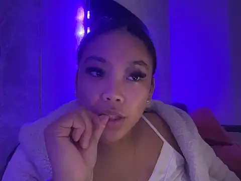 Snapshot of MissCherryyxox chatting on 09-22-25, 07:05 MissCherryyxox online show from 09-22-25, 07:05