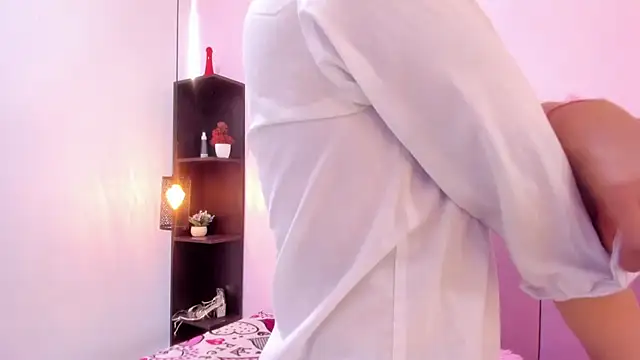 HoollyHendrix online show from 10-24-25, 08:38