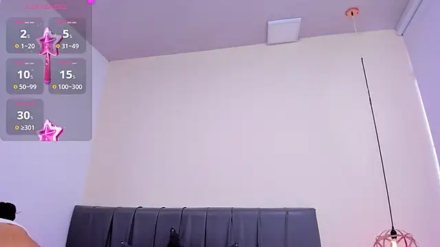 HoollyHendrix online show from 11-27-25, 08:33