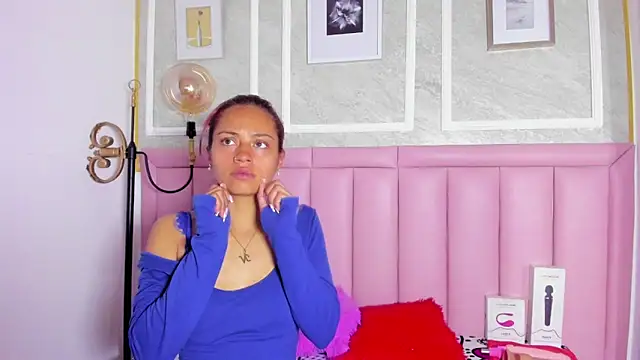 HoollyHendrix online show from 01-17-26, 08:34