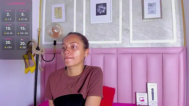 HoollyHendrix online show from 02-10-26, 08:46