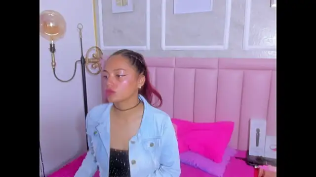 HoollyHendrix online show from 03-17-26, 10:02