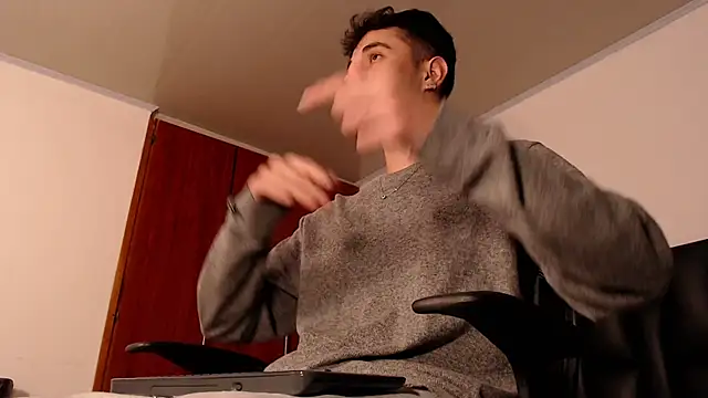 Snapshot of jaico_santos chatting on 12-19-25, 11:01 jaico santos online show from 12-19-25, 11:01