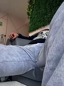 Snapshot of tomy_hot20 chatting on 11-07-25, 09:26 tomy hot20 online show from 11-07-25, 09:26