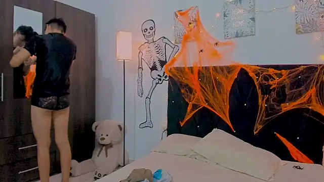 Zacktorres  online show from 10-20-25, 10:43