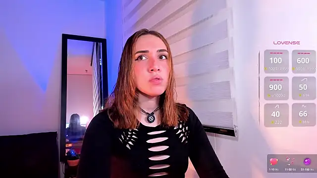 Snapshot of SarahCastillo_ chatting on 09-23-25, 12:30 SarahCastillo online show from 09-23-25, 12:30