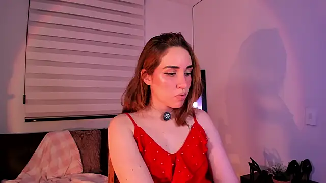 Snapshot of SarahCastillo_ chatting on 10-13-25, 05:29 SarahCastillo online show from 10-13-25, 05:29