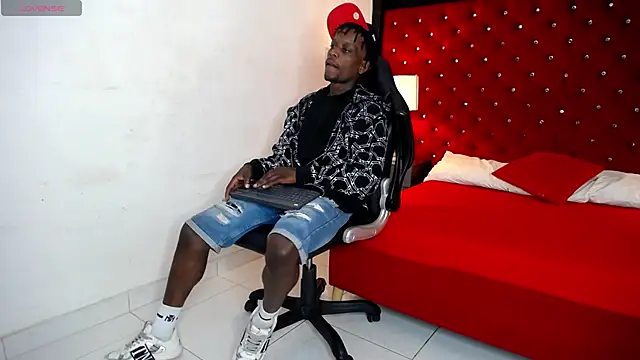 Snapshot of SkylerBigxxx chatting on 09-22-25, 03:19 SkylerBigxxx online show from 09-22-25, 03:19