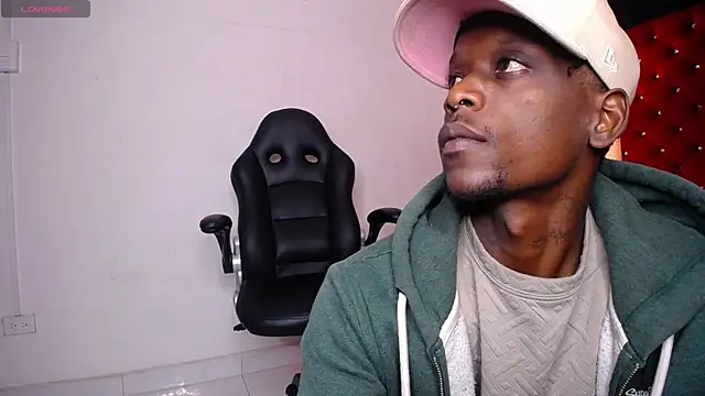 Snapshot of SkylerBigxxx chatting on 09-25-25, 03:54 SkylerBigxxx online show from 09-25-25, 03:54