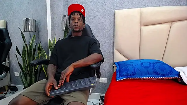 Snapshot of SkylerBigxxx chatting on 09-30-25, 04:28 SkylerBigxxx online show from 09-30-25, 04:28