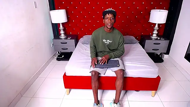 Snapshot of SkylerBigxxx chatting on 10-18-25, 03:53 SkylerBigxxx online show from 10-18-25, 03:53