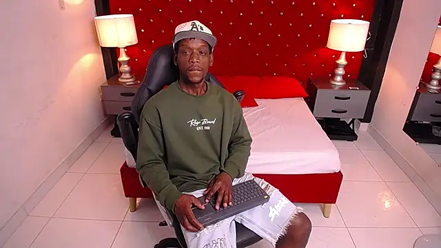 Snapshot of SkylerBigxxx chatting on 10-20-25, 03:29 SkylerBigxxx online show from 10-20-25, 03:29