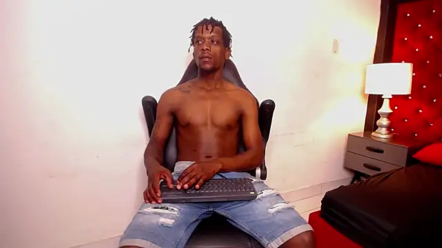 Snapshot of SkylerBigxxx chatting on 11-05-25, 03:39 SkylerBigxxx online show from 11-05-25, 03:39