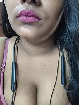 Snapshot of Jasmine_Januja chatting on 07-16-26, 02:39 Jasmine Januja online show from 07-16-26, 02:39