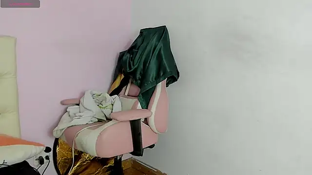 Yuni kim online show from 11-24-25, 03:45