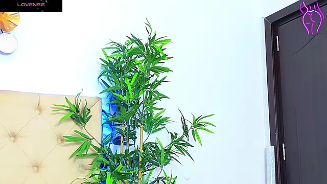 CoraVex online show from 09-17-25, 04:25