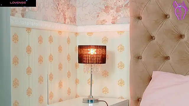 CoraVex online show from 10-04-25, 03:48