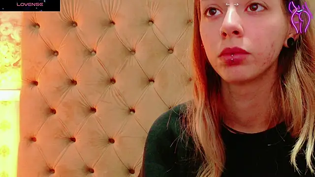 CoraVex online show from 10-17-25, 04:04