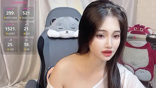 Snapshot of eos-chan chatting on 10-24-25, 04:53 eos-chan online show from 10-24-25, 04:53