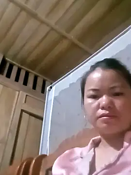 Snapshot of emly-xinh18 chatting on 09-18-25, 01:24 emly-xinh18 online show from 09-18-25, 01:24