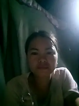 Snapshot of emly-xinh18 chatting on 09-19-25, 01:45 emly-xinh18 online show from 09-19-25, 01:45