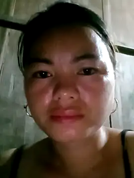 Snapshot of emly-xinh18 chatting on 09-21-25, 12:51 emly-xinh18 online show from 09-21-25, 12:51