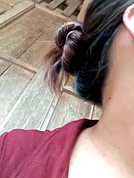 Snapshot of emly-xinh18 chatting on 09-22-25, 03:41 emly-xinh18 online show from 09-22-25, 03:41