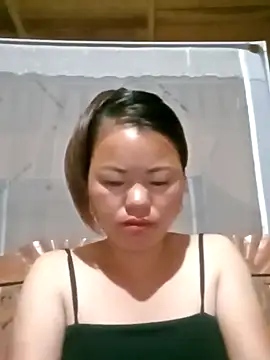 Snapshot of emly-xinh18 chatting on 09-26-25, 10:47 emly-xinh18 online show from 09-26-25, 10:47