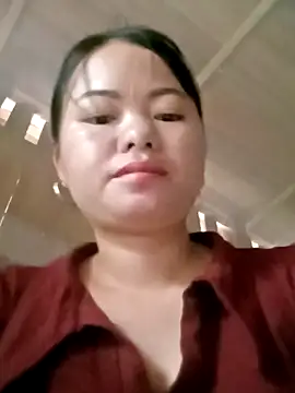 Snapshot of emly-xinh18 chatting on 10-01-25, 12:49 emly-xinh18 online show from 10-01-25, 12:49