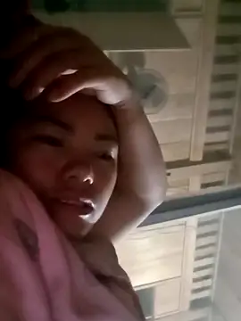 Snapshot of emly-xinh18 chatting on 10-10-25, 12:59 emly-xinh18 online show from 10-10-25, 12:59