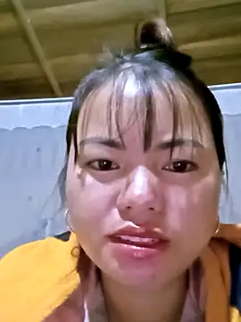 Snapshot of emly-xinh18 chatting on 10-23-25, 12:37 emly-xinh18 online show from 10-23-25, 12:37