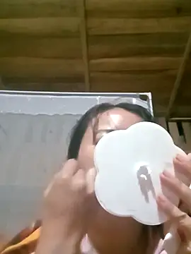 Snapshot of emly-xinh18 chatting on 10-25-25, 12:34 emly-xinh18 online show from 10-25-25, 12:34