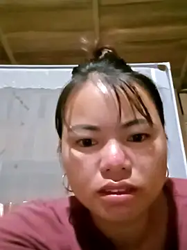 Snapshot of emly-xinh18 chatting on 10-27-25, 12:20 emly-xinh18 online show from 10-27-25, 12:20